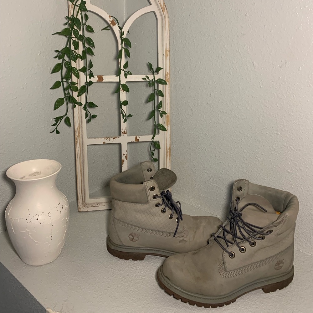 Gray Timberland Women’s Boots 8